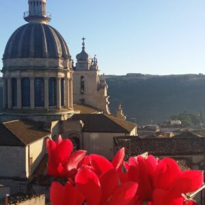 Tra i Balconi Panciuti ( Noto - Ragusa Ibla)