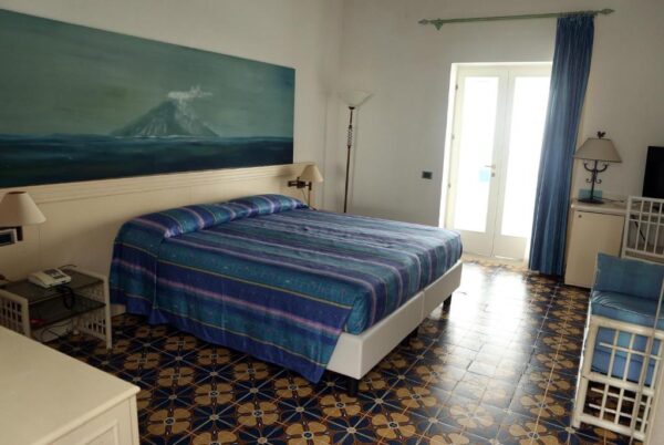 Nella Terra dei Ciclopi                 ( Isole Eolie - Stromboli) - immagine 15