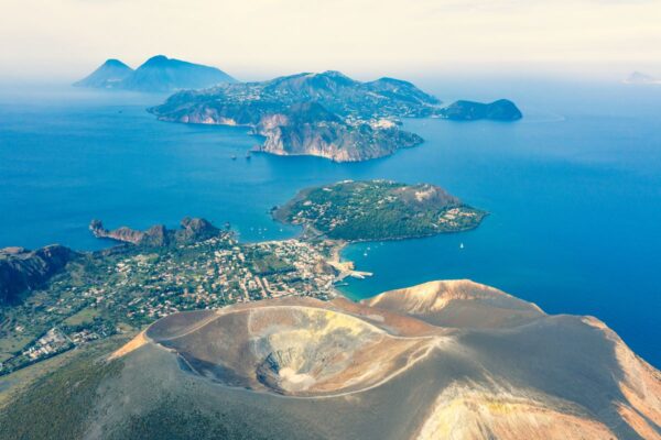 Nella Terra dei Ciclopi                 ( Isole Eolie - Stromboli) - immagine 20