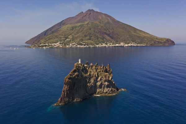 Nella Terra dei Ciclopi                 ( Isole Eolie - Stromboli) - immagine 4