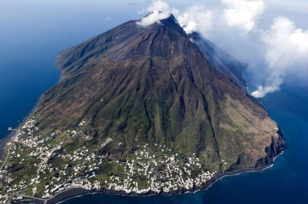 Nella Terra dei Ciclopi                 ( Isole Eolie - Stromboli) - immagine 3
