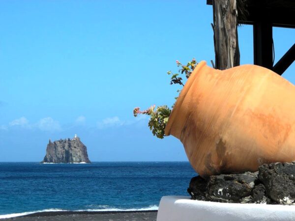 Nella Terra dei Ciclopi                 ( Isole Eolie - Stromboli) - immagine 11