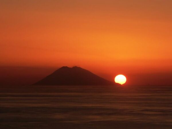 Nella Terra dei Ciclopi                 ( Isole Eolie - Stromboli)