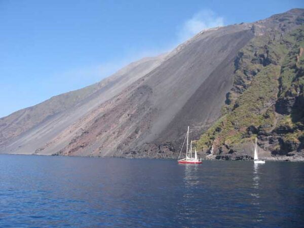 Nella Terra dei Ciclopi                 ( Isole Eolie - Stromboli) - immagine 19
