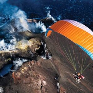 Volando sul fuoco                                                              (Catania)