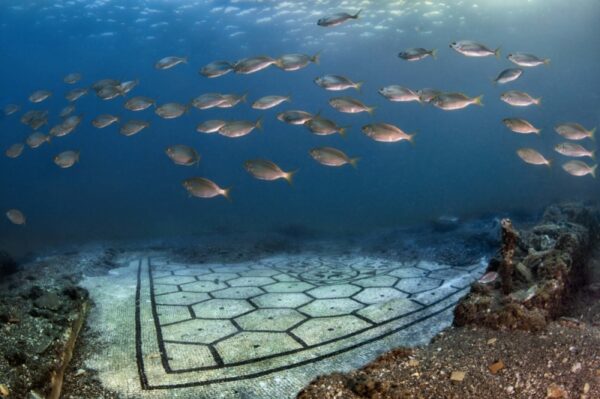 Nel Mare di Marmo                                        (Pozzuoli - Baia - Campi Flegrei) * - immagine 14
